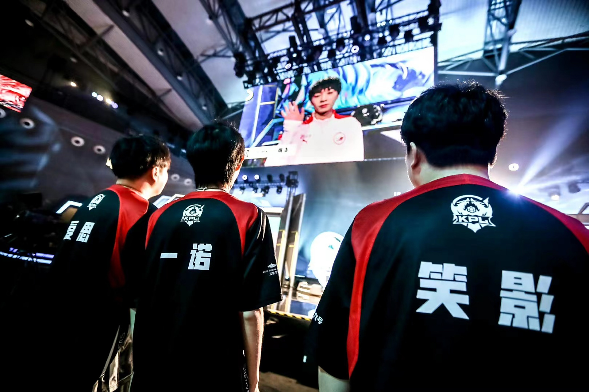 夺冠行动全力展开，强对抗看点十足的简单介绍