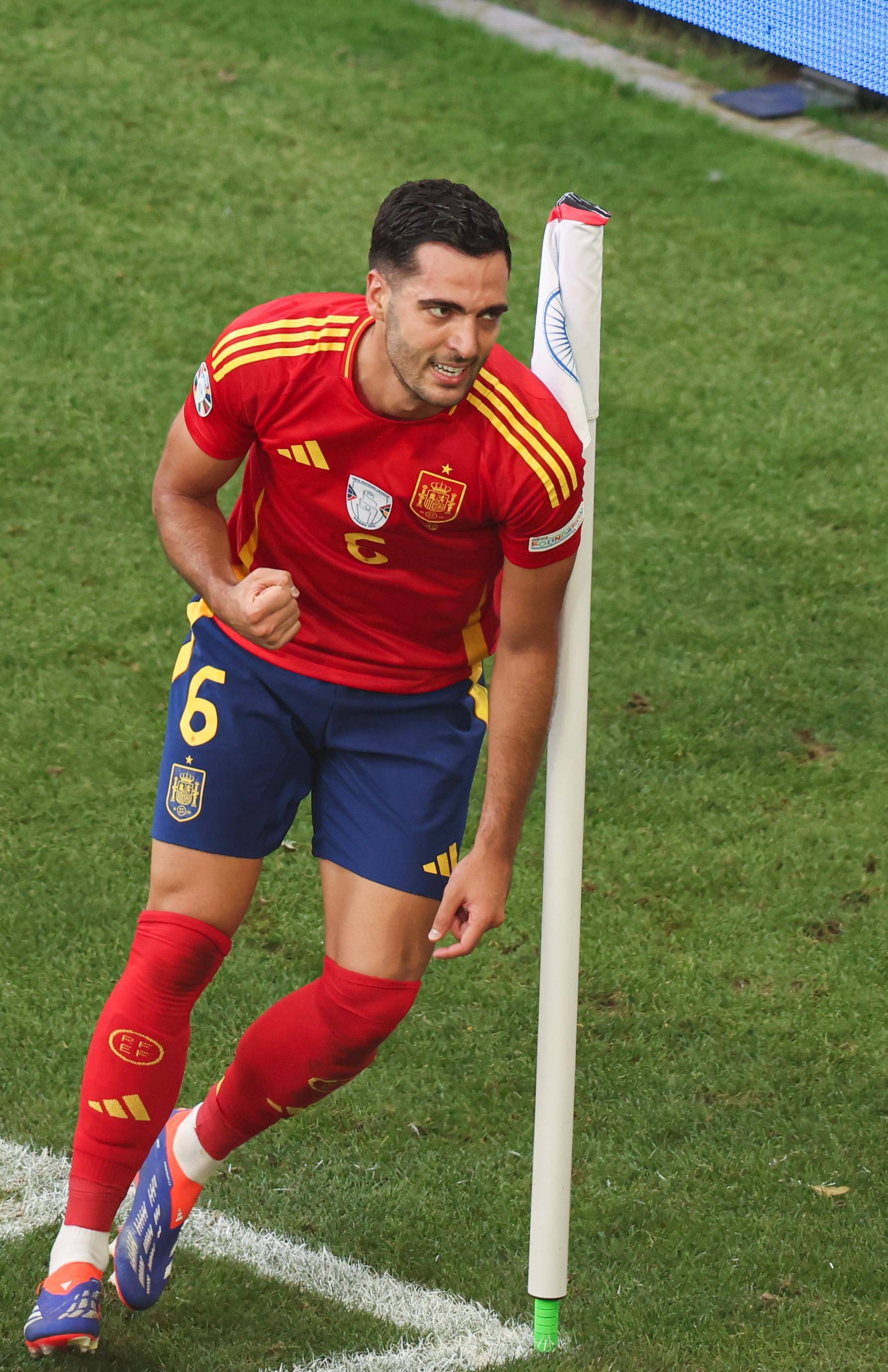 西班牙队在比赛中发挥出色，力压对手获得胜利