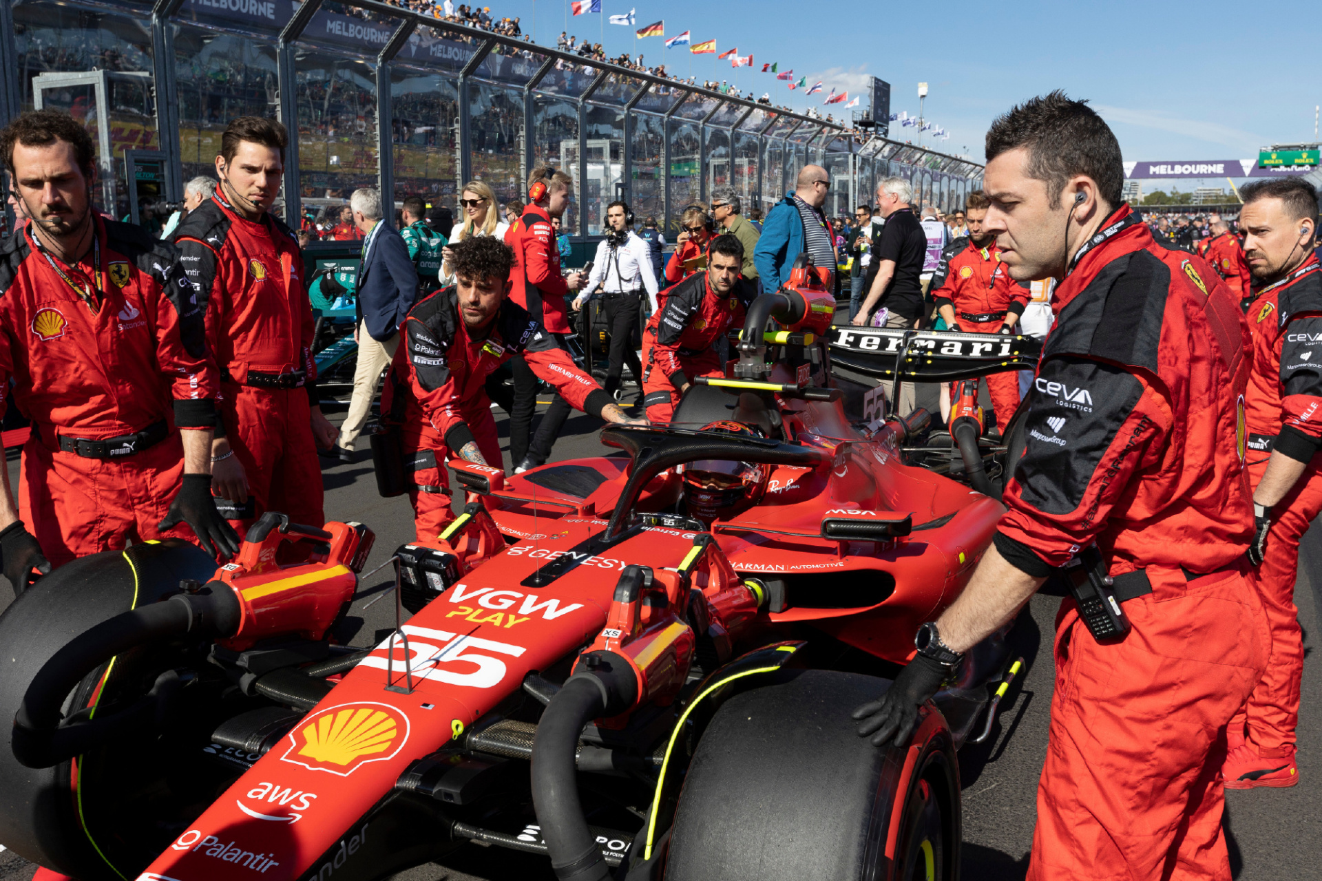 哈斯车队碾压法拉利，塞恩斯惊艳四座